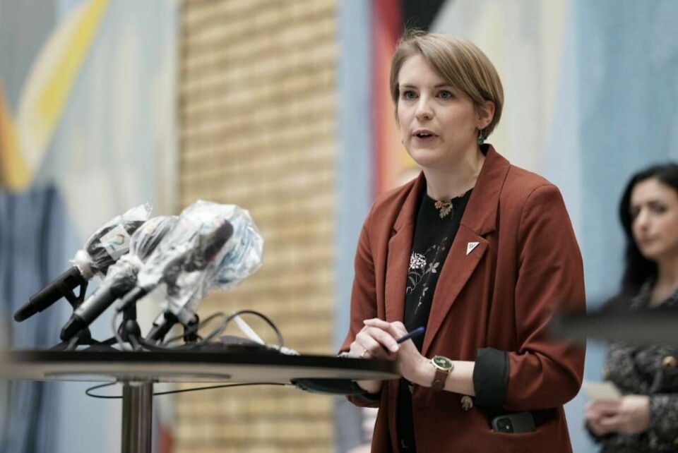 SV-politiker Kari Elisabeth Kaski mener finansminister Jan Tore Sanner (H) må svare på spørsmål om ansettelsessprossen rundt Nicolai Tangen som ny oljefondssjef.