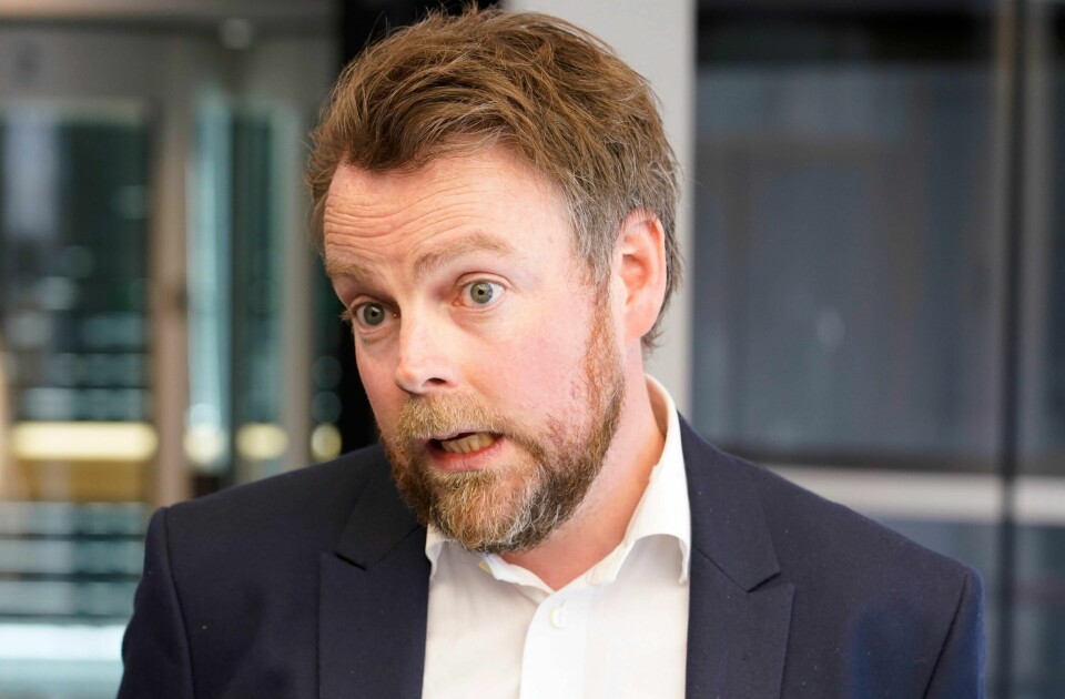 Torbjørn Røe Isaksen (H) blir intervjuet om deltakelsen på Nicolai Tangens seminar. Foto: Thomas Brun / NTB scanpix