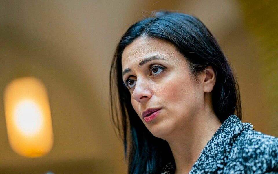 Aps finanspolitiske talsperson og nestleder Hadja Tajik (Ap) setter døra på gløtt for endringer i skatteregimet til oljebransjen under krisen som utspiller seg.