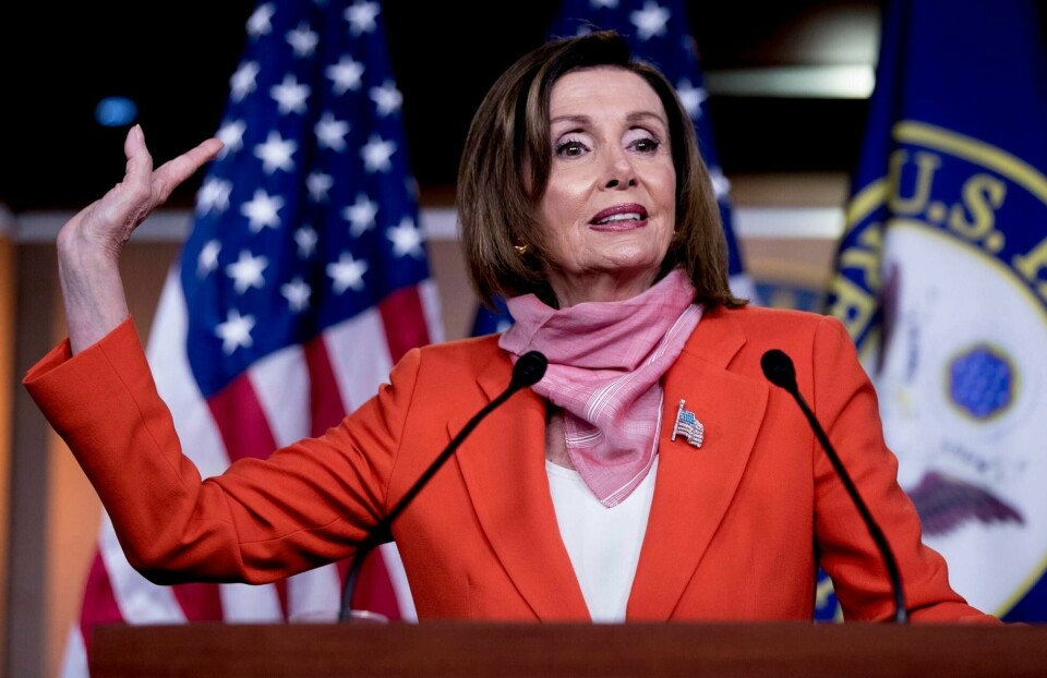 Nancy Pelosi føyer seg inn i rekken av ledende demokrater som støtter Joe Biden i kampen for å bli partiets presidentkandidat.