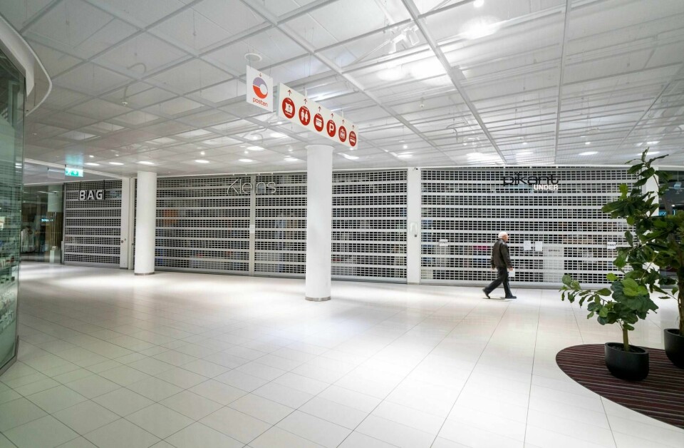 Norsk økonomi har aldri opplevd en bråstopp som kan måle seg med koronakrisen, ifølge SSB. Her er det stengte butikker på Sirkus shopping i Trondheim.