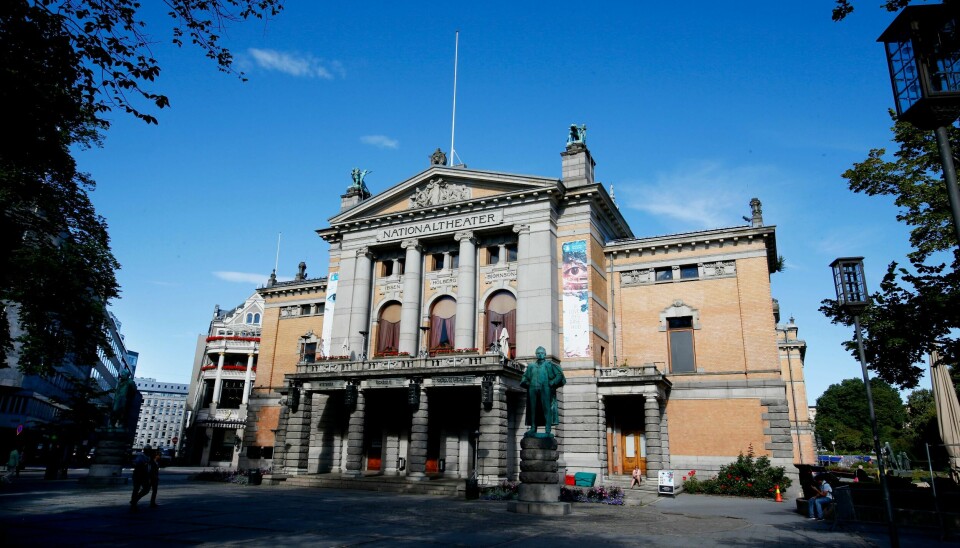 Nationaltheatret i Oslo er ett av flere store teatret som håper å kunne åpne igjen fra 7. mai. Foto: Lise Åserud / NTB scanpix