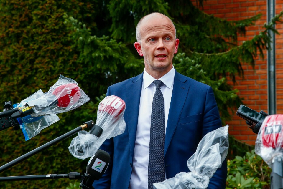 Tom Hagens forsvarer Svein Holden her etter fengslingsmøtet i Nedre Romerike tingrett onsdag.