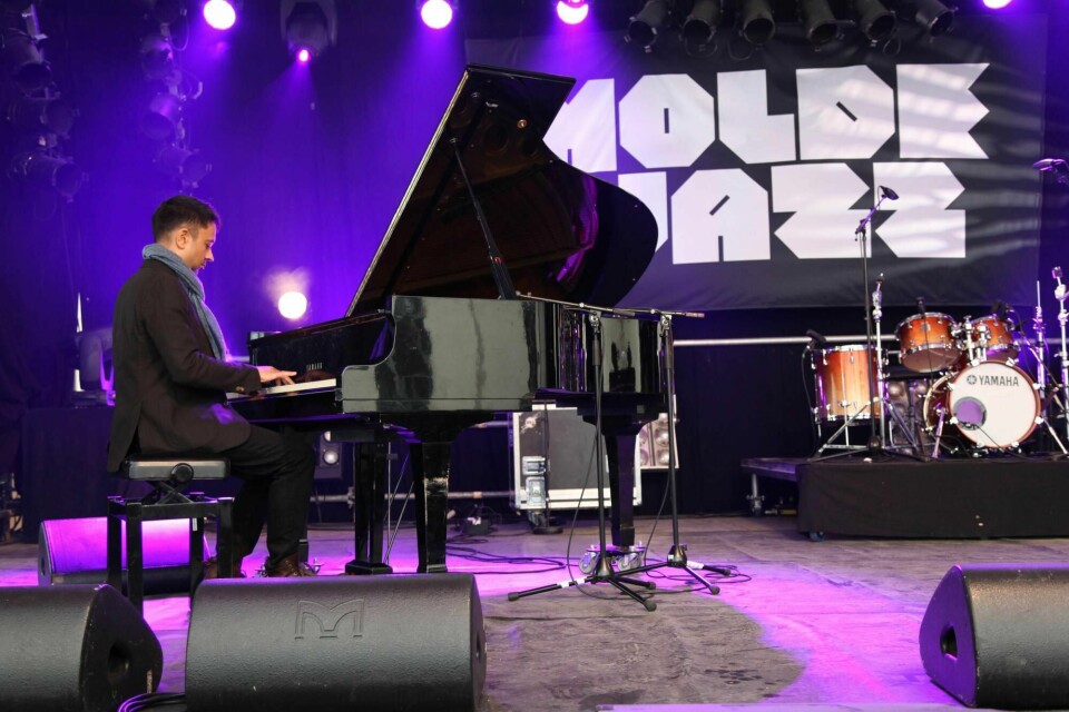 Det blir Moldejazz også i år, om enn i en litt mindre utgave enn det var i 2017. Her fra åpningsseremonien for Moldejazz i Alexandraparken, med Artist in Residence Vijay Iyer ved flygelet.