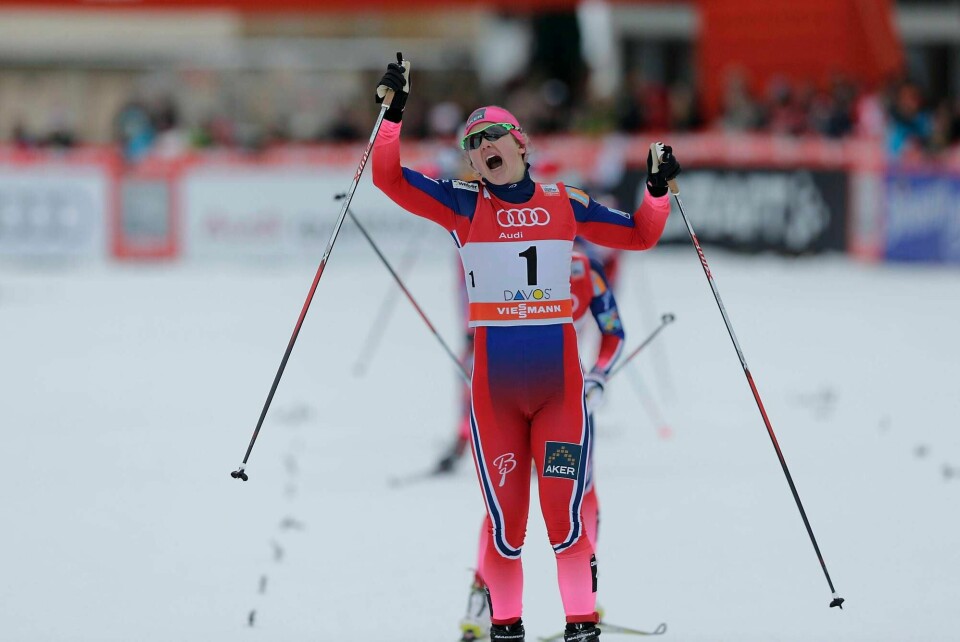 Så glad, så glad var Ingvild Flugstad Østberg da hun endelig vant en seier i verdenscupen. FOTO: BERIT ROALD/NTB SCANPIX