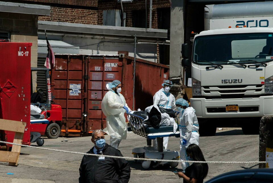 BROOKLYN, NY - MAY 07: Hospital personnel move deceased individuals to the overflow morgue trailer outside The Brooklyn Hospital Center on May 7, 2020 in the Brooklyn borough of New York City. As the COVID-19 pandemic continues, hospitals remain overwhelmed by the number of deaths related to the coronavirus. Bryan Thomas/Getty Images/AFP== FOR NEWSPAPERS, INTERNET, TELCOS & TELEVISION USE ONLY == BROOKLYN, NY - MAY 07: Hospital personnel move deceased individuals to the overflow morgue trailer outside The Brooklyn Hospital Center on May 7, 2020 in the Brooklyn borough of New York City. As the COVID-19 pandemic continues, hospitals remain overwhelmed by the number of deaths related to the coronavirus. Bryan Thomas/Getty Images/AFP== FOR NEWSPAPERS, INTERNET, TELCOS & TELEVISION USE ONLY ==