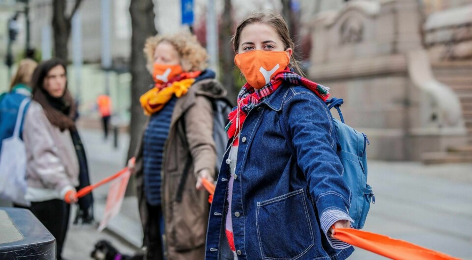 Aksjonister lagde en folkelenke fra Y-blokka til Stortinget mot rivingen av Y-blokka. Foto: Vidar Ruud/NTB scanpix