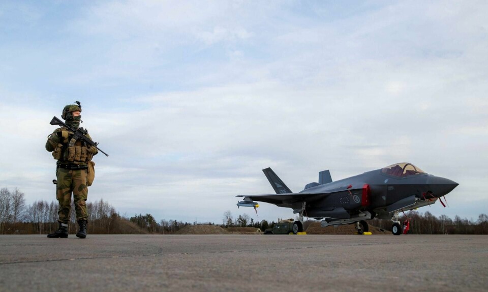 Det er ikke lenger bare Forsvarets oppgave å sikre landet vårt, skriver kronikkforfatteren. Her viser Forsvaret fram sine nye F-35 jagerfly på Rygge militære flyplass. Foto: Håkon Mosvold Larsen / NTB scanpix