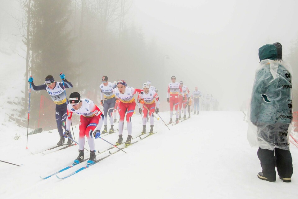 Det var tåke og regn i Holmenkollen under årets femmil. Fire dager senere ble Norge i praksis stengt.