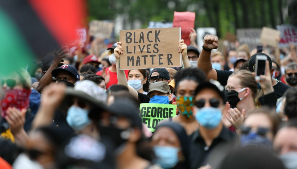 Protesters gather to demonstrate the death of George Floyd on June 4, 2020, in New York. - On May 25, 2020, Floyd, a 46-year-old black man suspected of passing a counterfeit $20 bill, died in Minneapolis after Derek Chauvin, a white police officer, pressed his knee to Floyd's neck for almost nine minutes. (Photo by ANGELA WEISS / AFP)