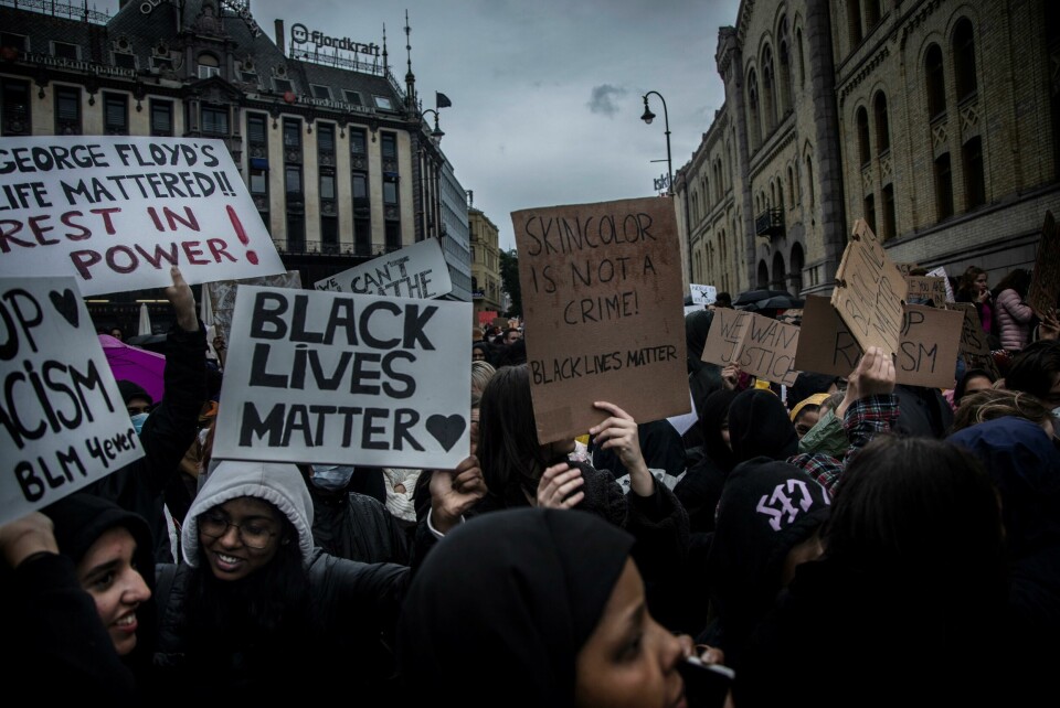 Mellom 12.000 og 15.000 mennesker møtte opp på dagens demonstrasjon utenfor Stortinget, ifølge Dagbladet. Mellom 12.000 og 15.000 mennesker møtte opp på dagens demonstrasjon utenfor Stortinget, ifølge Dagbladet.