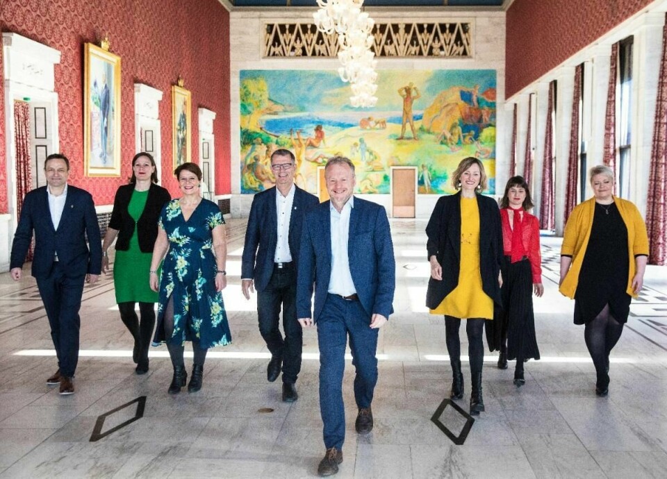 Byrådet i Oslo fotografert i Oslo rådhus, fra venstre: Byråd for miljø og samferdsel, Arild Hermstad (MDG), byråd for byutvikling Hanna E. Marcussen (MDG), byråd for eldre, helse og arbeid Tone Tellevik Dahl (AP), finansbyråd Robert Steen (Ap), byrådsleder Raymond Johansen (AP), byråd for oppvekst og kunnskap Inga Marte Thorkildsen (SV), byråd for kultur, idrett og frivillighet Rina Mariann Hansen (Ap) og byråd for næring og eierskap Marthe Scharning Lund (Ap) Foto: Ole Berg-Rusten / NTB Scanpix