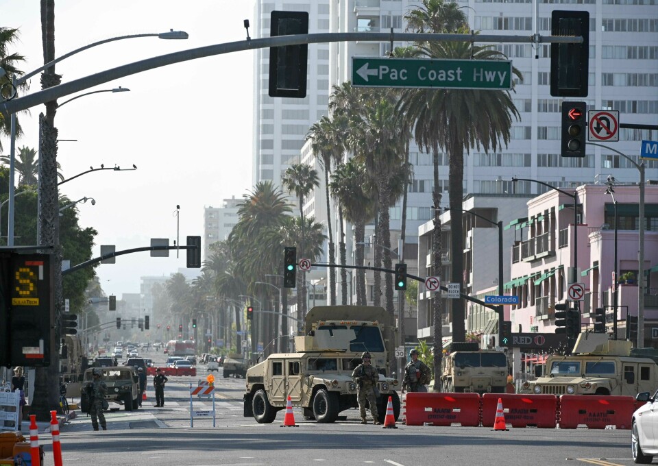 National Guard troops blockading Ocean Ave in Santa Monica, California June 3, 2020 where commercial streets are off limits following looting and destruction of shops in the area on Sunday night. (Photo by Robyn Beck / AFP) National Guard troops blockading Ocean Ave in Santa Monica, California June 3, 2020 where commercial streets are off limits following looting and destruction of shops in the area on Sunday night. (Photo by Robyn Beck / AFP)