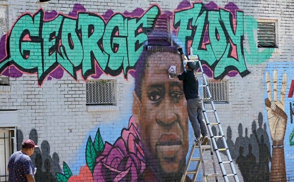 Slik ærer Zack Murray avdøde George Floyd på en murvegg der Floyd vokste opp i Houston.