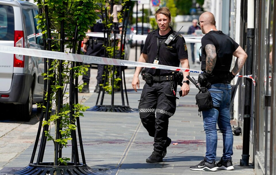 Politiet på åstedet tirsdag, like etter at knivstikkingen skjedde. Foto: Jan Kåre Ness / NTB scanpix