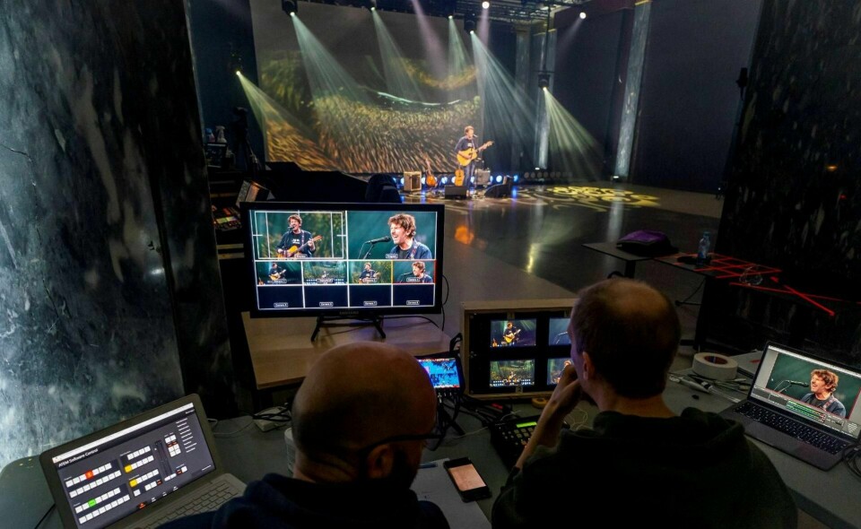 Odd Nordstoga spiller inn koronerulling-konsert i ensomhet på Sentralen i Oslo. Foto: Heiko Junge/NTB scanpix