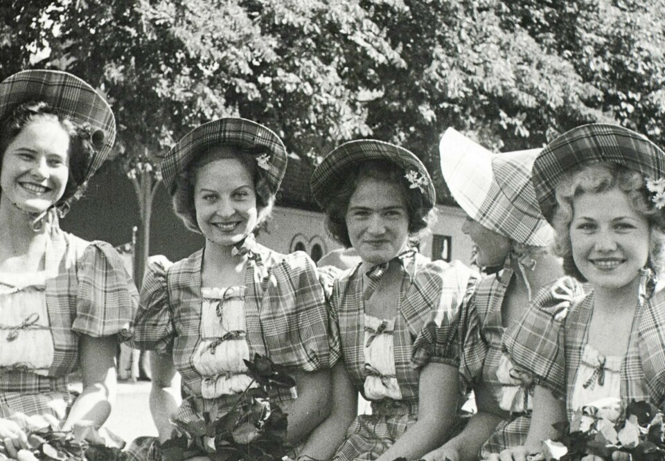 Oslopiken og fem terner ble kåret av de rundt hundre deltakerne til årets konkurranse om å bli årets Oslopike i 1935.Foto: Verden Rundt, Oslo byarkiv Oslopiken og fem terner ble kåret av de rundt hundre deltakerne til årets konkurranse om å bli årets Oslopike i 1935.Foto: Verden Rundt, Oslo byarkiv