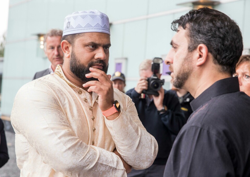 Waheed Ahmed er talsperson for Al-Noor Islamic Centre i Bærum. Her står han sammen med Irfan Mushtaq, som kom til moskeen under angrepet. Sandvika 20190811. Waheed Ahmed tv. og Irfan Mushtaq er menigheten Al-Noor Islamic Centre talsmenn i Bærum. Menigheten var samlet til Eid på Thon hotel i SandvikaFoto: Terje Pedersen / NTB scanpix