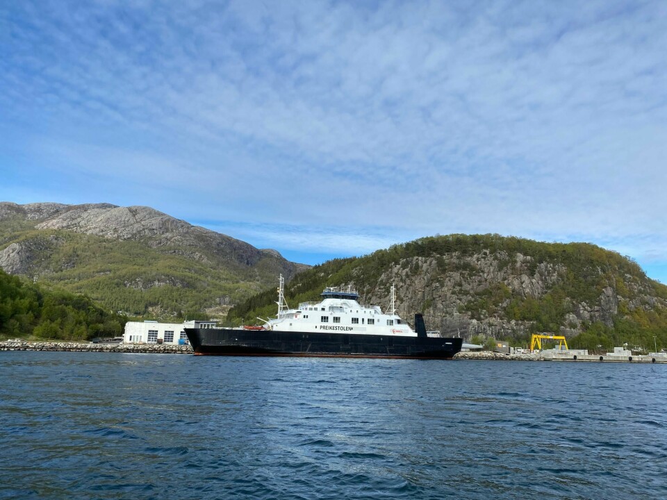 Snart starter ferjesambandet Lauvik-Oanes opp igjen. Her er ferjen, som nå ligger til kai litt øst for Forsand. Foto: Stein Roger Fossmo