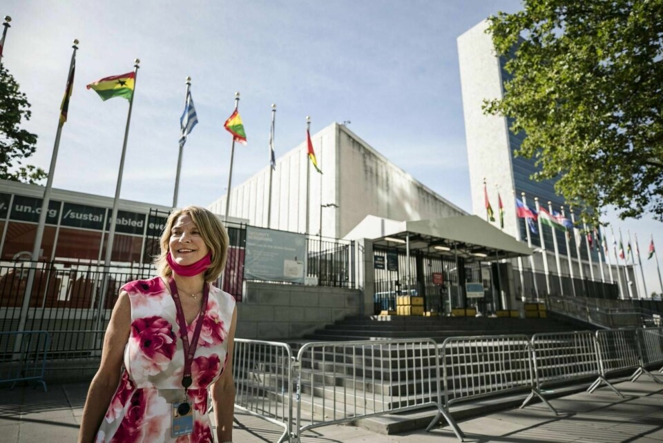 Ambassadør Mona Juul på vei til FN for å stemme onsdag. Norge og Irland blir de to nye medlemmene i Sikkerhetsrådet. Foto: Pontus Höök/NTB scanpix