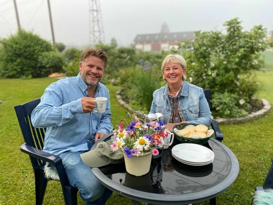 Håvard og Turid hjemme i hagen til mamma - i Krokstadelva, før startskuddet gikk onsdag formiddag.