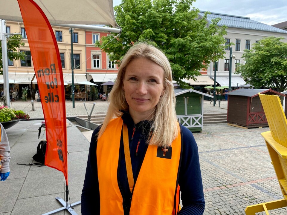 Elisabeth Jane Knight er prosjektleder for Kirkens Bymisjons Skolesekk-aksjonen 2020. Hun forteller at innsamlingsaksjonen har fått færre skolesekker enn tidligere, og håper at folk vil fortsette å donere sekker de ikke har bruk for lenger gjennom sommeren. Elisabeth Jane Knight er prosjektleder for Kirkens Bymisjons Skolesekk-aksjonen 2020. Hun forteller at innsamlingsaksjonen har fått færre skolesekker enn tidligere, og håper at folk vil fortsette å donere sekker de ikke har bruk for lenger gjennom sommeren.
