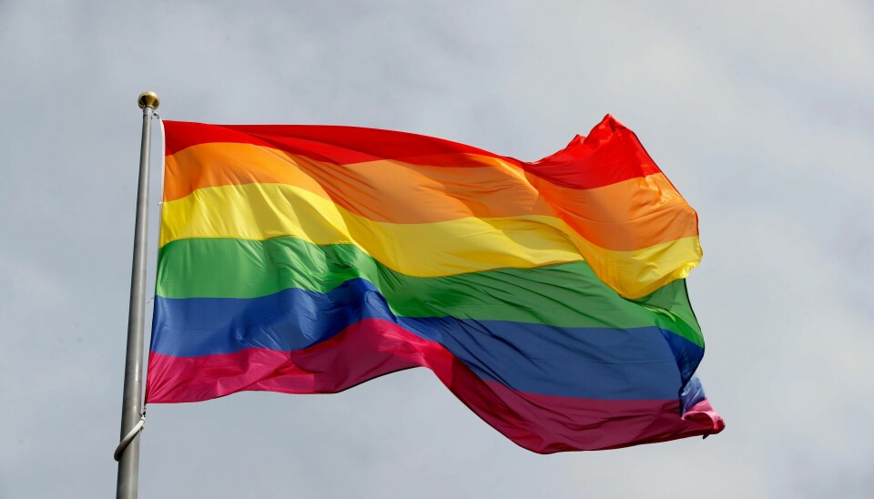 Nikolai Astrup mener det bør bli tillatt for kommuner å heise Pride-flagget også uten at det gjennomføres et fysisk Pride-arrangement.
