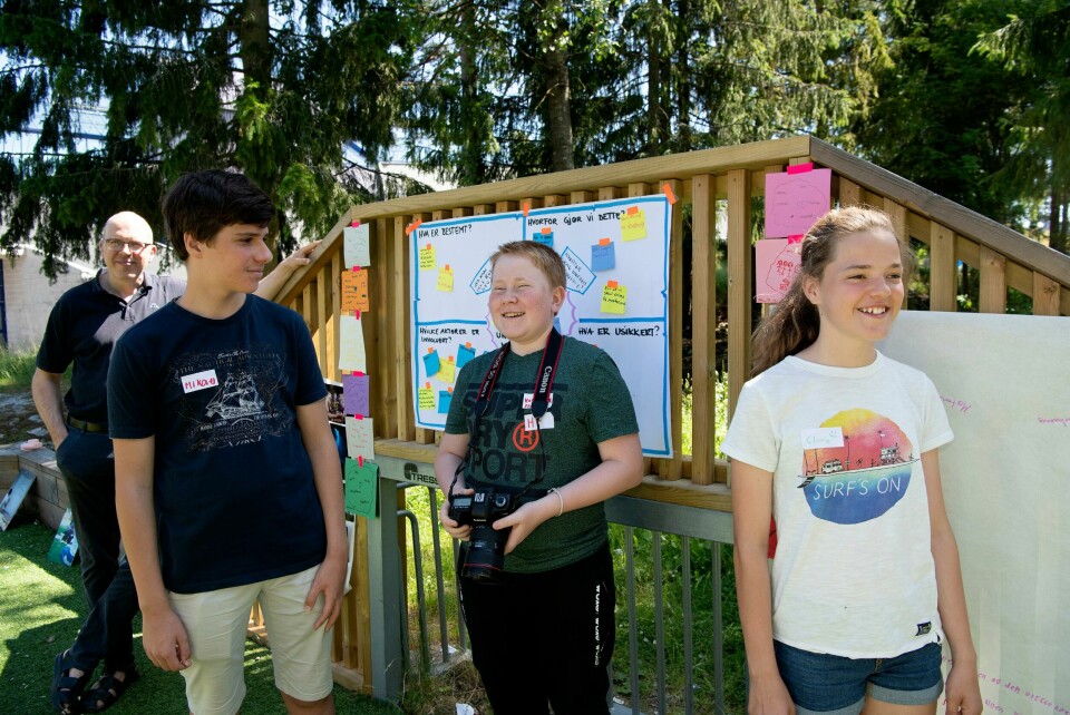 Mikael Sofaie Manesh (14), Hans Fredrik Sirevåg Jensen (14) og Clara Sophie Otterbein (13) med på første uken av Mortensrudcamp. Denne uken er det en ny gjeng som skal få kurs for å bli medforskere i nærmiljøet. Foto: Mimsy Møller Mortensrudcamp. Sommerskole på Lofsrud ungdomsskole. Rektor ved Sommerskolen er Kirsten Riise. Byråd Inga Marte Thorkildsen.