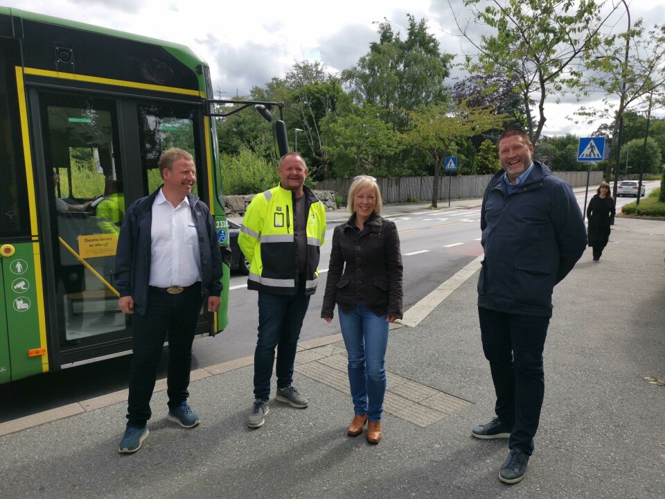 Fra venstre: Tommy Stangeland, daglig leder, Stangeland Maskin. Pål Thornes, prosjektleder, Bussveien, Marianne Chesak, fylkesordfører, og Harald Bøhn, seksjonsleder, Bussveien. Fra venstre: Tommy Stangeland, daglig leder, Stangeland Maskin. Pål Thornes, prosjektleder, Bussveien, Marianne Chesak, fylkesordfører, og Harald Bøhn, seksjonsleder, Bussveien.