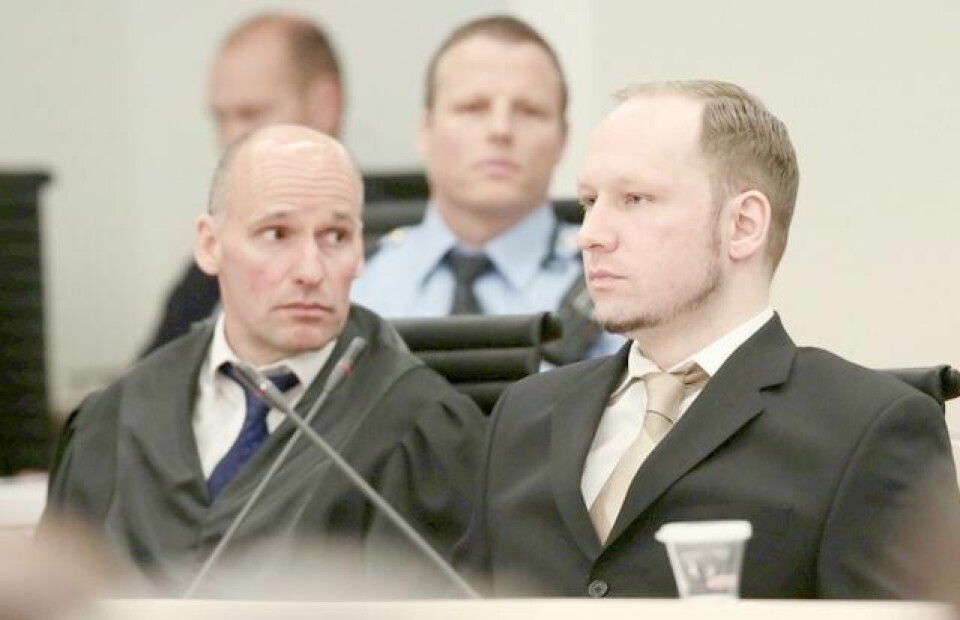 Forsvarer Geir Lippestad sammen med sin klient Anders Behring Breivik i Oslo tingrett.