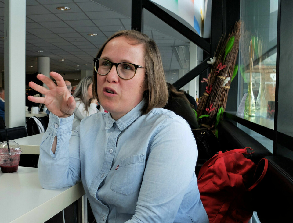 Engasjert: Høgskolelektor Åse Lund vil sette studentene sine i stand til å si ifra - om de mener noe er galt på sine framtidige arbeidsplasser. Dagens temadag har fått overskriften: «Den samfunnsengasjerte barnehagelærer». FOTO: PERNILLE VESTENGEN Engasjert: Høgskolelektor Åse Lund vil sette studentene sine i stand til å si ifra - om de mener noe er galt på sine framtidige arbeidsplasser. Dagens temadag har fått overskriften: «Den samfunnsengasjerte barnehagelærer». FOTO: PERNILLE VESTENGEN
