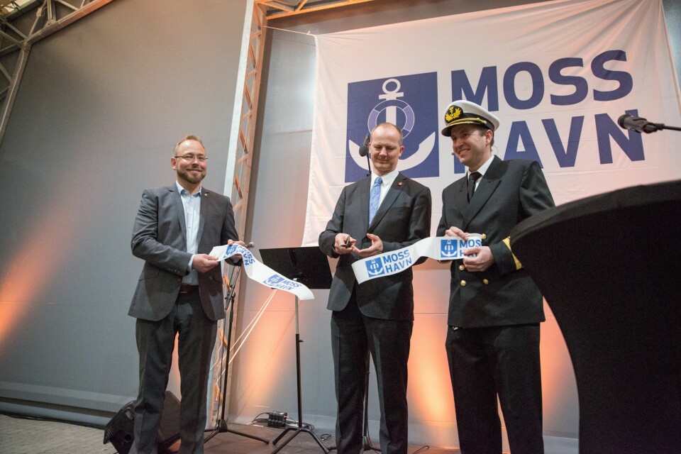 Magnus Raab i Greencarrier (fra v.), samderdselsminister Ketil Solvik-Olsen og havnesjef Øystein Sundby under åpningen av landets første innlandshavn. Magnus Raab i Greencarrier (fra v.), samderdselsminister Ketil Solvik-Olsen og havnesjef Øystein Sundby under åpningen av landets første innlandshavn.