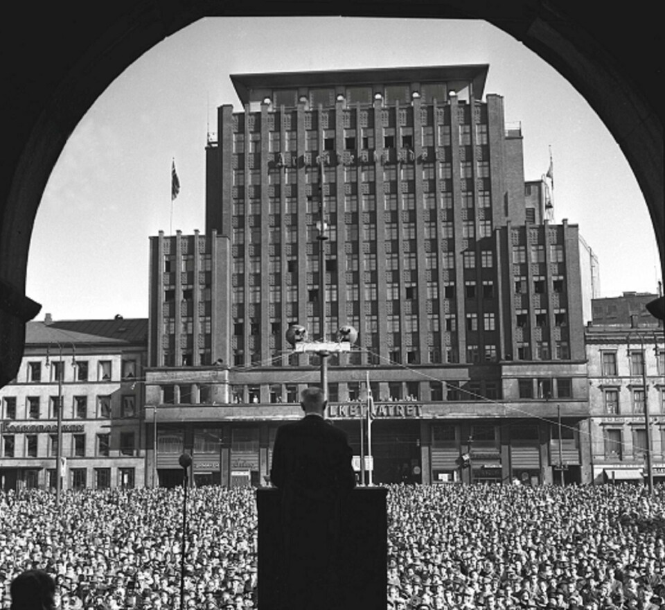 HISTORISK: Einar Gerhardsen taler på Youngstorget 1. mai 1957. Har landsfaderen noe å si oss i dag? FOTO: NTB SCANPIX