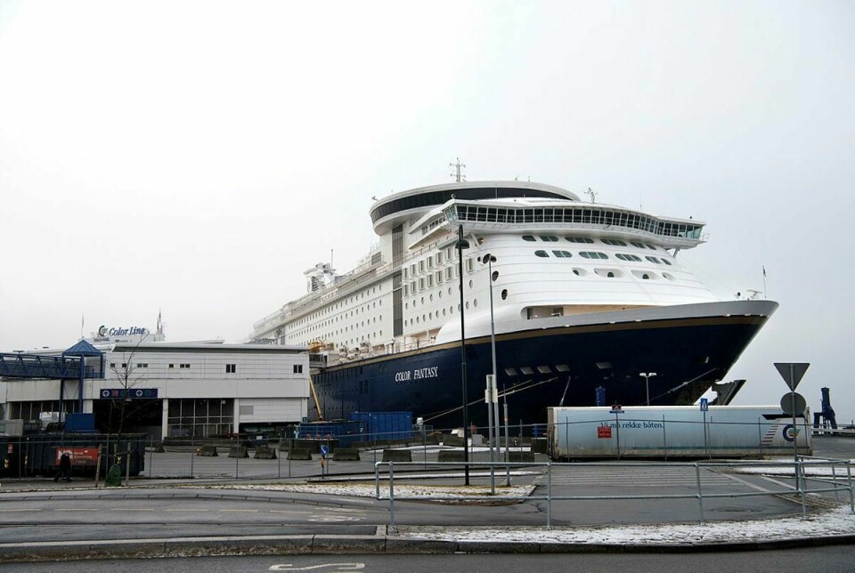 Color Line er det eneste rederiet med passasjerskip i fast rute mellom norsk og utenlandsk havn under norsk flagg. Det vil si at skipene er registrert i det norske skipsregisteret (NOR).