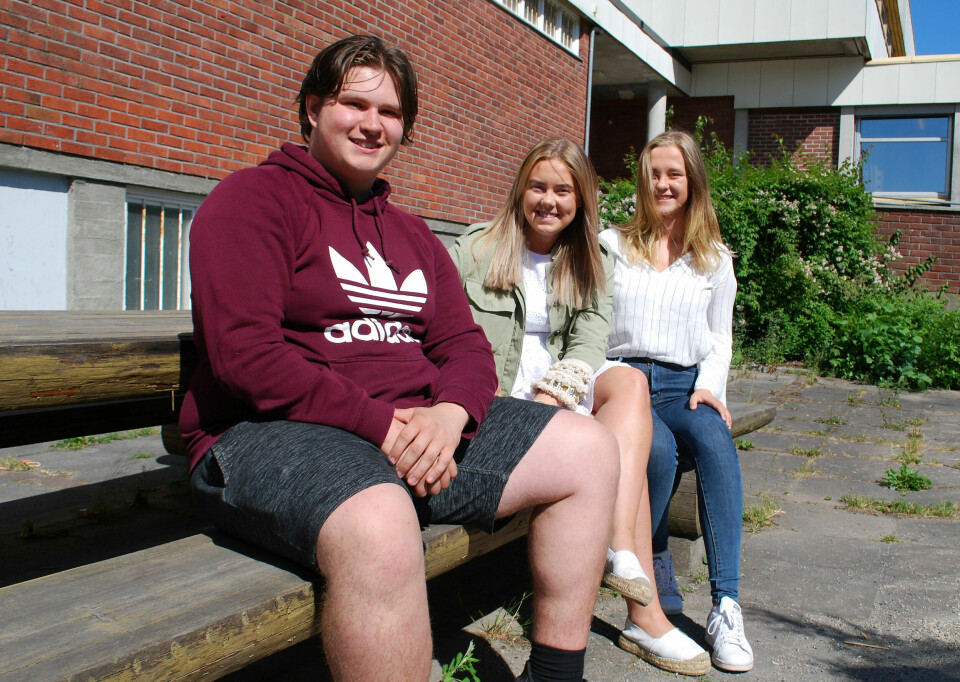SAMHOLD: Simon Appelberg Laabak, Henriette Bøckmann og Hedda Helgesen ved Frederik II videregående skole mener flere fellesarrangementer vil bidra til at færre føler seg ekskludert før og under russefeiringen. SAMHOLD: Simon Appelberg Laabak, Henriette Bøckmann og Hedda Helgesen ved Frederik II videregående skole mener flere fellesarrangementer vil bidra til at færre føler seg ekskludert før og under russefeiringen.