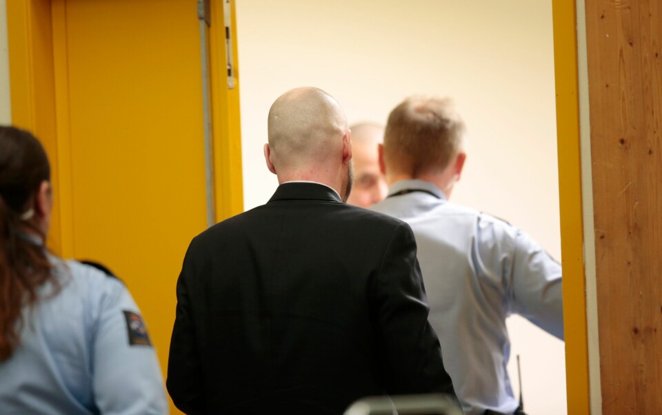 Anders Behring Breivik forlater rettssalen under ankesaken mot staten i Skien fengsel. Anders Behring Breivik forlater rettssalen under ankesaken mot staten i Skien fengsel.