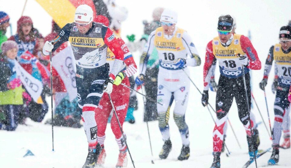 Emil Iversen (t.v.) gikk en imponerende 15 kilometer i snødrevet i Oberstdorfonsdag. Men Tour de Ski er over for hans del.