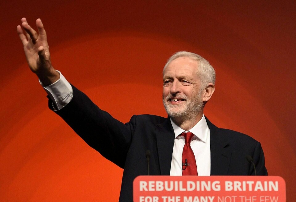 Mange i Labour vil at leder Jeremy Corbyn skal komme ned fra gjerdet og klart gi sin støtte til en ny folkeavstemning. Corbyn har så langt sagt at brexit må gjennomføres. Her fra landsmøtet i høst.