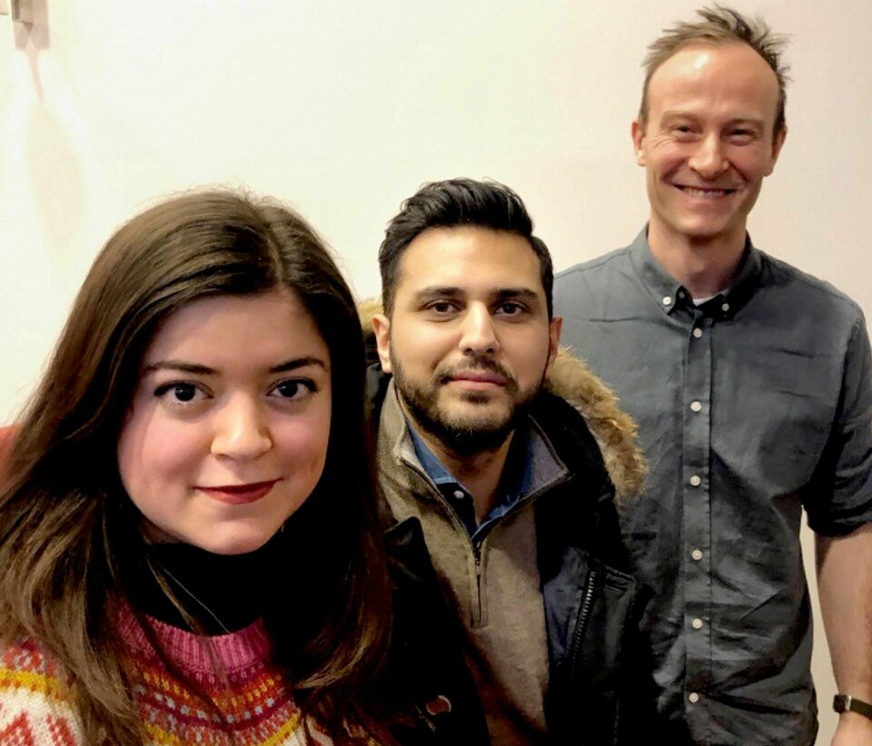 KONTROLL: «Jeg gikk på koranskole som barn. Jeg er likestillingsfokjemper og LHBTQI-forkjemper», sa Umar Ashraf fra Minotenk (i midten) etter at Jon Horgen Friberg (til høyre) hadde presentert rapporten om sosial kontroll. Nancy Herz til venstre. FOTO: IMDi