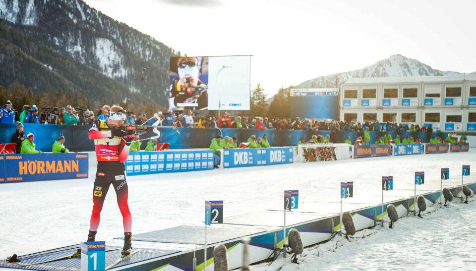 Johannes Thingnes Bø fikk stå alene på siste skyting og kontrollere inn jaktstartseieren i Antholz.