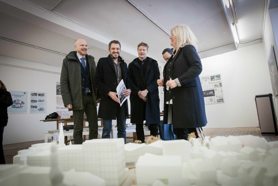 «Tre hus og et langbord» av Ghilardi +Hellsten Arkitekter, Krres+Brands Landscape Architecture og Dipl. -Ing Florian Kosche vant arkitekturkonkurransen. Her representert ved Sylvia Karres, Florian Kosche, Franco Ghilardi, Erik Stenman og Darius Reznek.