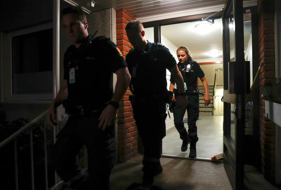 Mannen er siktet i forbindelse med at kona hans ble skutt og døde av skadene i september i fjor.