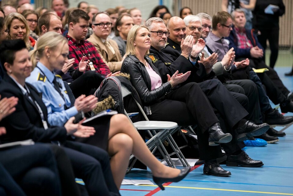 FOLKEMØTE: Etter flere alvorlige hendelser for et år siden inviterte Oslo kommune, Bydel Søndre Nordstrand og Oslo politidistrikt til stort folkemøte på Holmlia. Et økende problem med utenforskap, vold og kriminalitet gjør at fremtiden ikke føles trygg, skriver Linda Noor. FOTO: HEIKO JUNGE/NTB SCANPIX