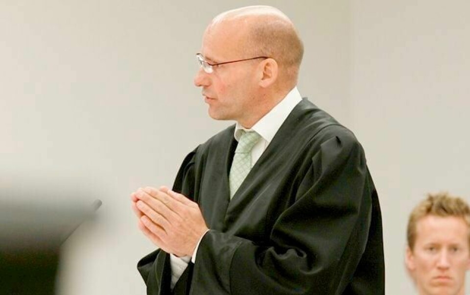 I dag er det advokat Geir Lippestad og forsvarernes dag i retten. Han må overbevise retten om at Anders Behring Breivik er tilregnelig og kan dømmes til straff.