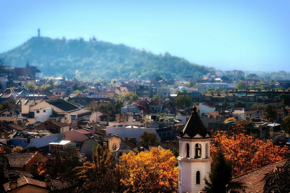 Nyt bylivet, roen i gamlebyen eller trekk deg helt tilbake til en av åsene rundt Plovdiv. Nyt bylivet, roen i gamlebyen eller trekk deg helt tilbake til en av åsene rundt Plovdiv.