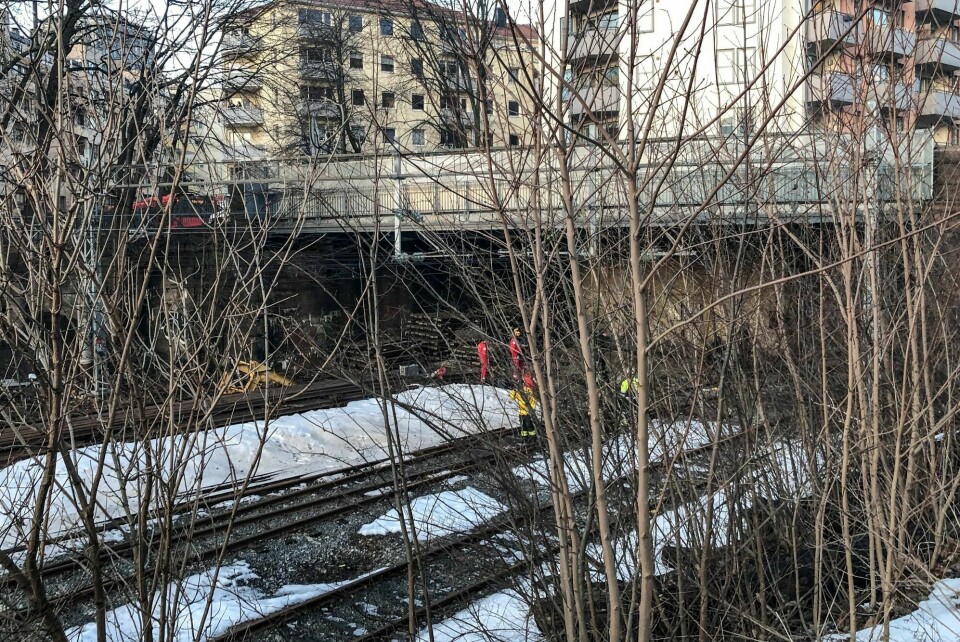 En person omkom, mens to andre er livstruende skadd etter at de tok seg inn i en togtunnel ved Filipstad i Oslo og kom i kontakt med en strømførende kilde.