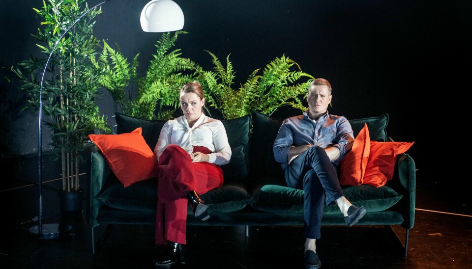 Når en engel åpenbarer seg for familiefaren Mikael (Frode Winther), blir ikke hans kone Susanna (Ellen Birgitte Winther) særlig begeistret over utfallet.