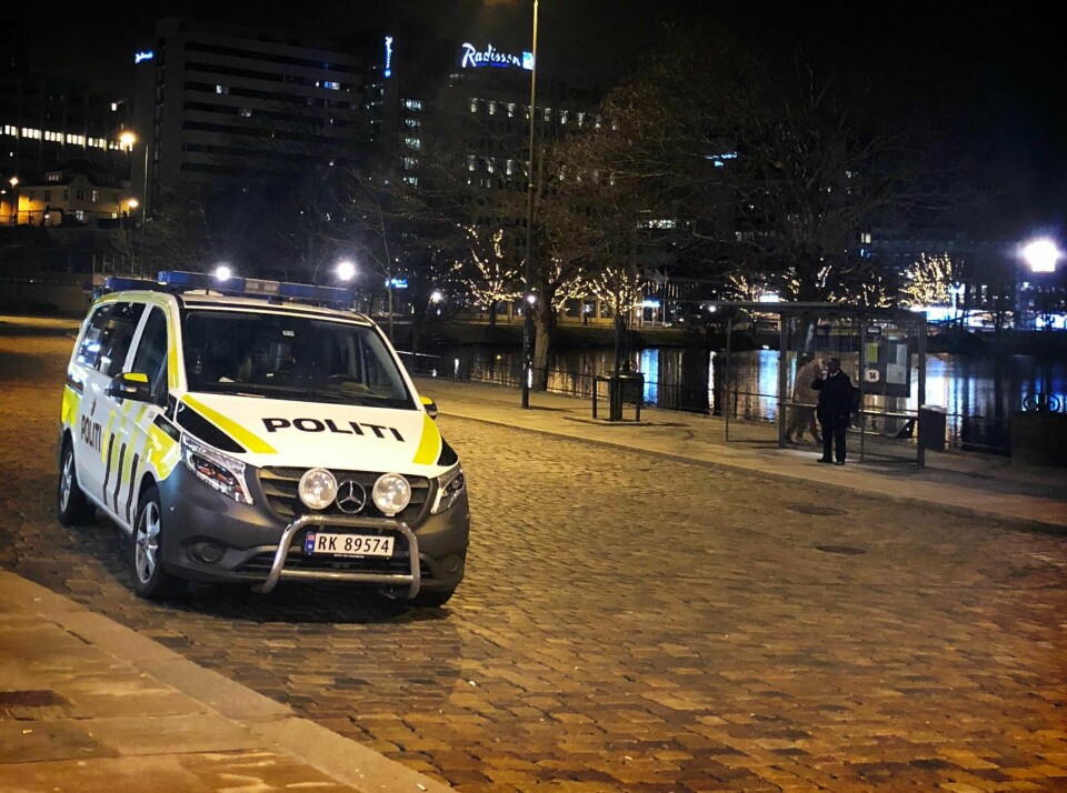 En mann ble banket opp utenfor jernbanestasjonen natt til søndag. Bildet er fra en annen hendelse.