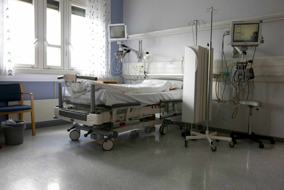 Leger ved St. Olavs hospital i Trondheim blir de første som tar i bruk den såkalte Helseplattformen. Bildet viser en sykeseng på et pasientrom ved sykehuset. Illustrasjons