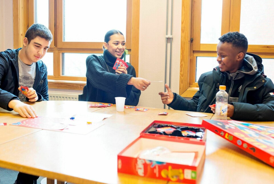 Elevene Dana Barzinje (fra venstre), Mariam Nsiri og Hanad Abdulle setter pris på tilbudet om «meråpen» skole, og gleder seg over at tilbudet fortsetter.
